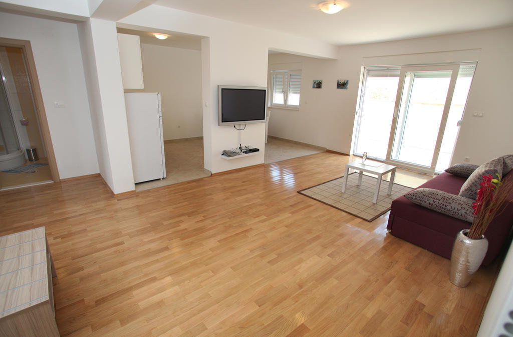 Villa Iris Apartments 브랜지카 외부 사진